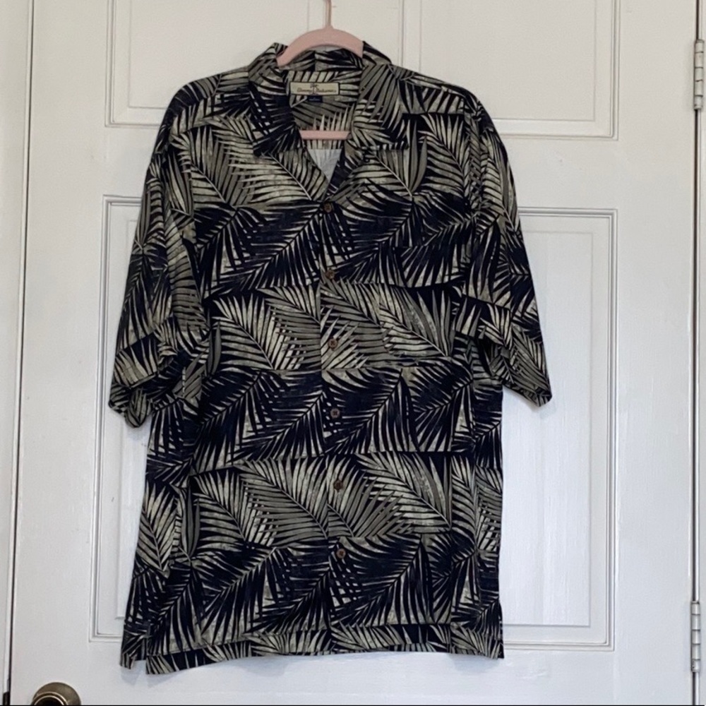 Tommy Bahama Short Sleeve Hawaiian Shirt Black‎ Palm Leaves